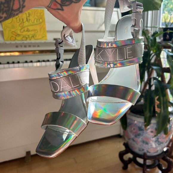 Kendall & Kylie Iridescent Silver Sandals 8.5 - Picture 3 of 16